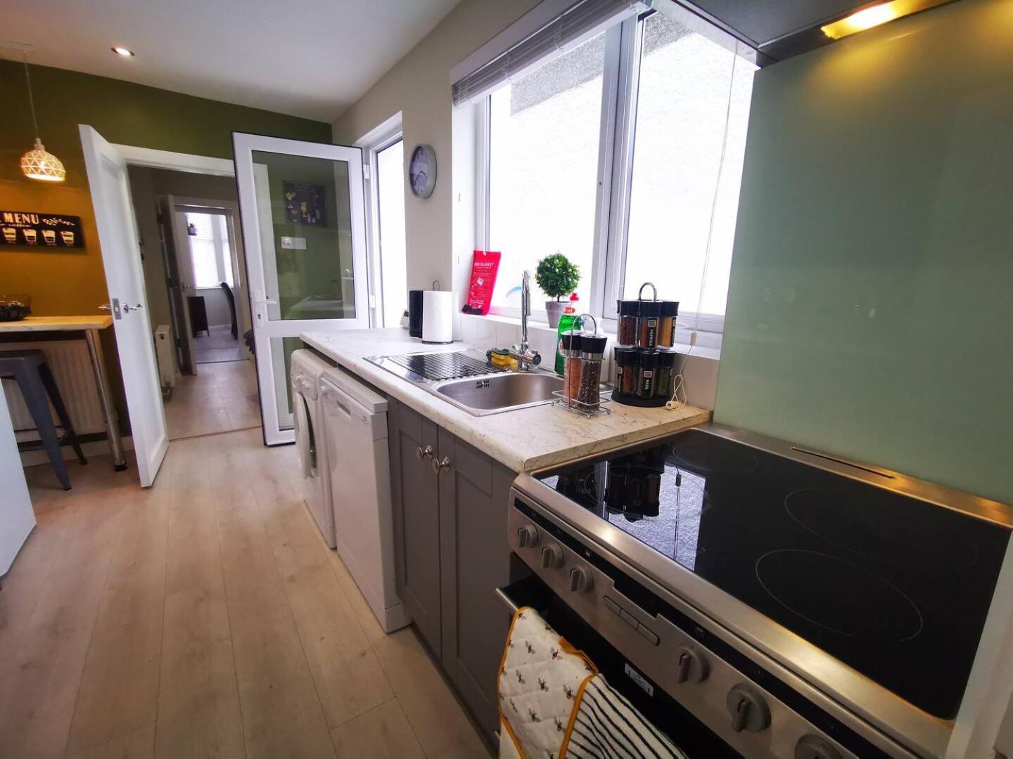 Вилла 4Br Modern Botanic House Белфаст Экстерьер фото
