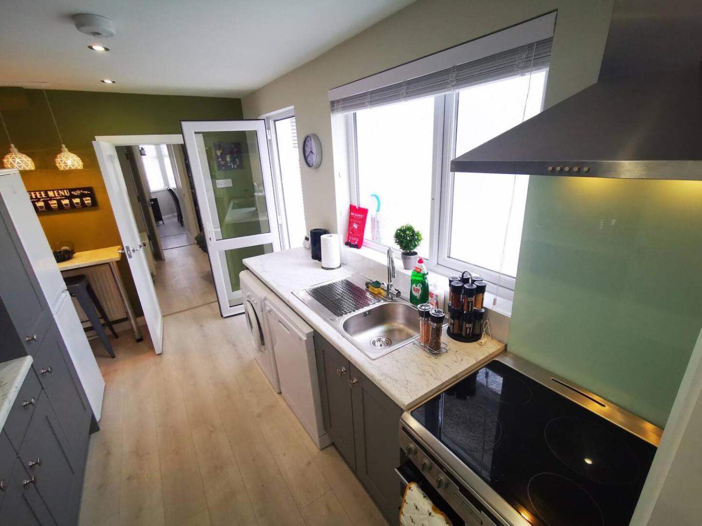 Вилла 4Br Modern Botanic House Белфаст Экстерьер фото